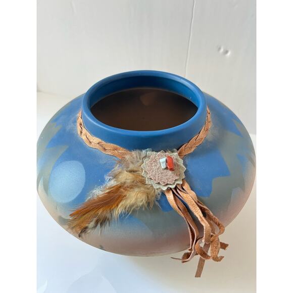 Air Brushed Southwestern Native American Pottery Bear Vase - Picture 3 of 13